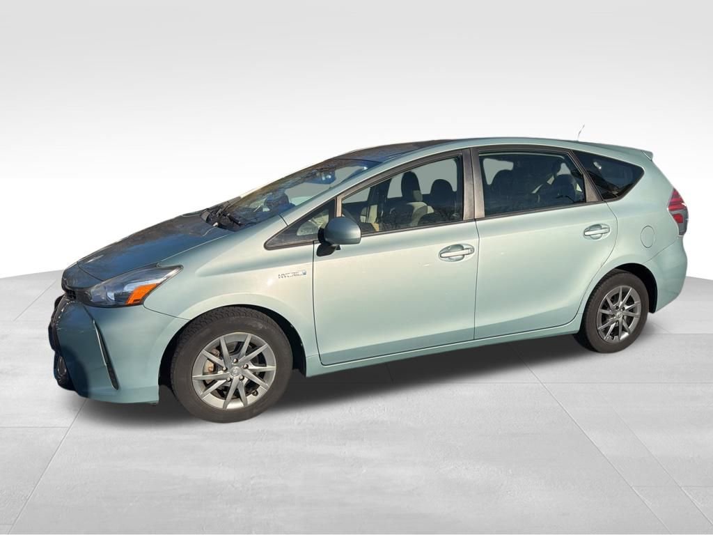 Used 2017 Toyota Prius V Two video 2