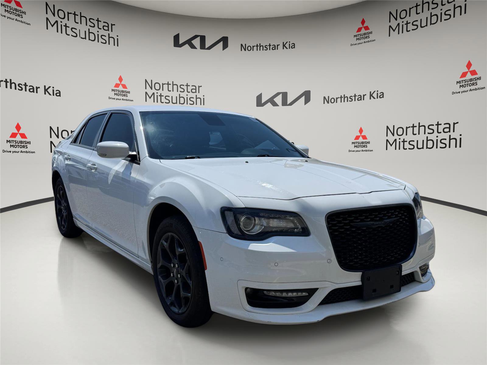 Used 2022 Chrysler 300 Touring L w/ Comfort Group image 5