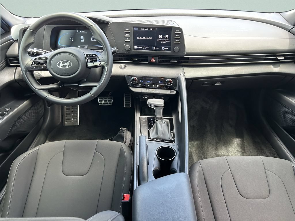 Certified 2025 Hyundai Elantra Sport FWD image 16