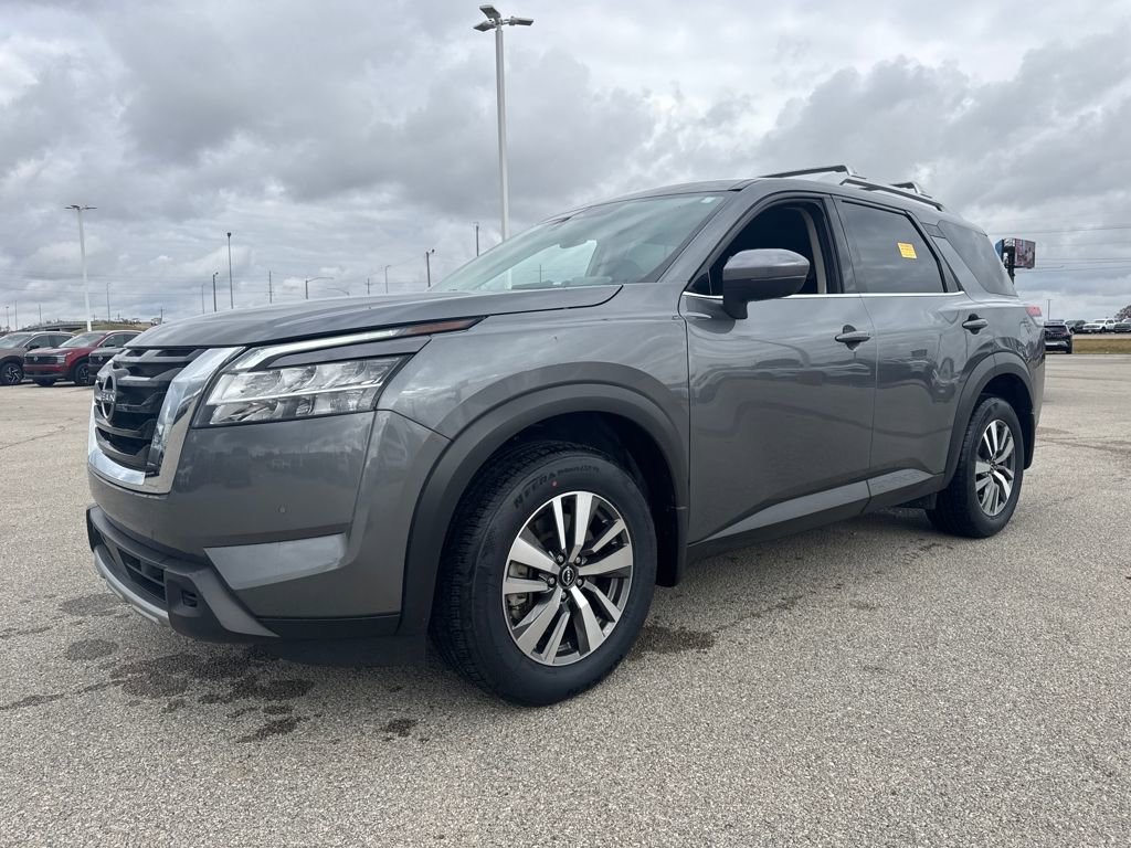 Used 2024 Nissan Pathfinder SL