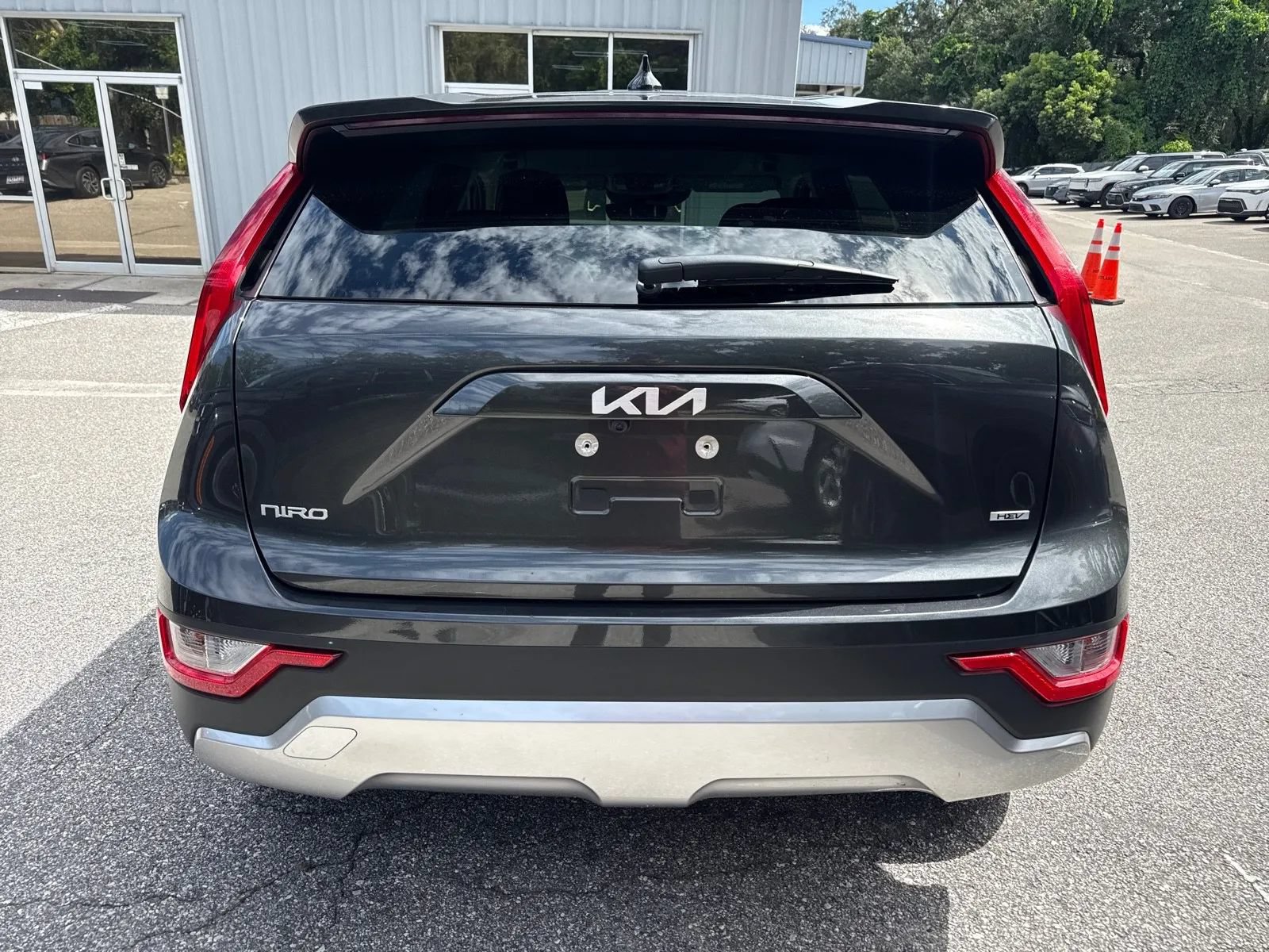Used 2025 Kia Niro LX FWD image 9