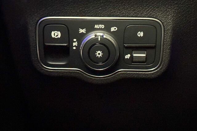 Certified 2022 Mercedes-Benz EQB 350 4MATIC image 36