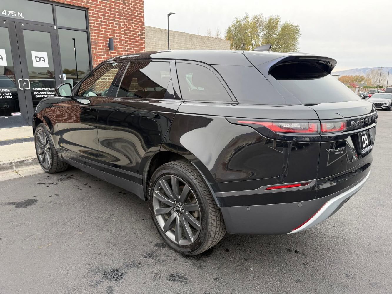 Used 2018 Land Rover Range Rover Velar R-Dynamic HSE image 36