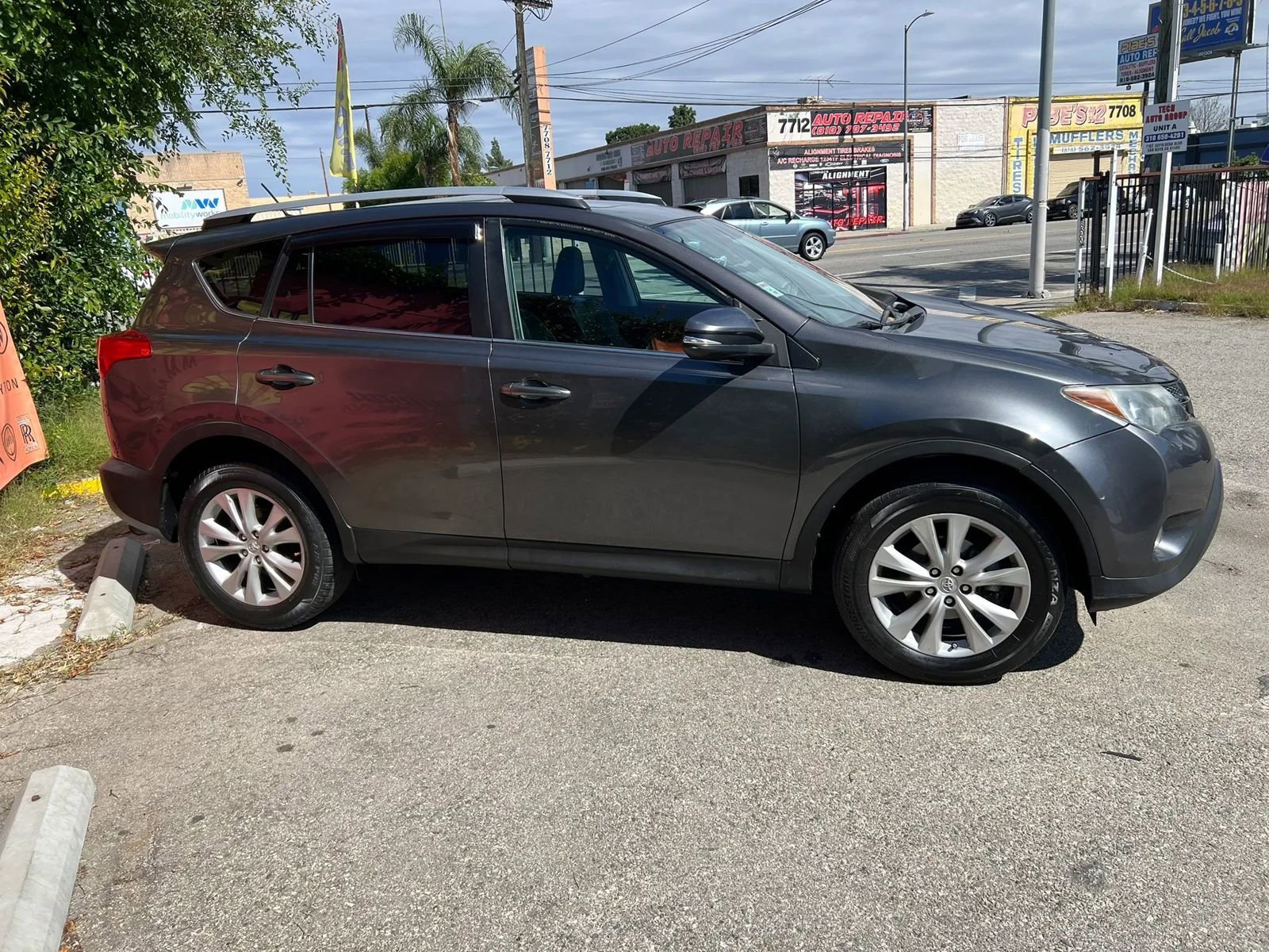 Used 2013 Toyota RAV4 Limited FWD image 4
