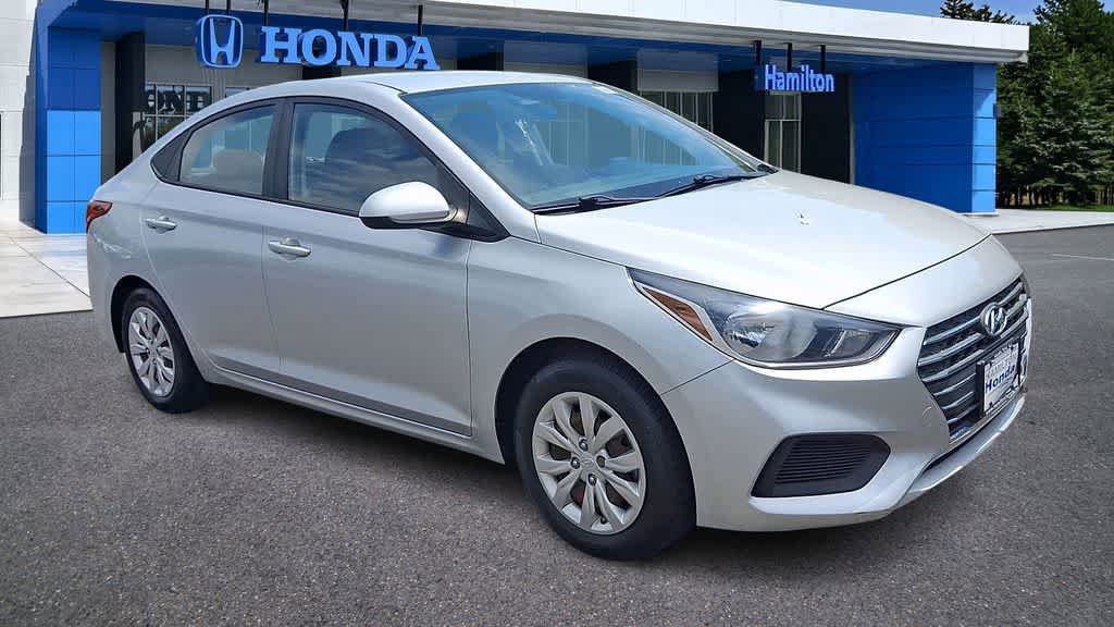 Used 2019 Hyundai Accent SE FWD image 2