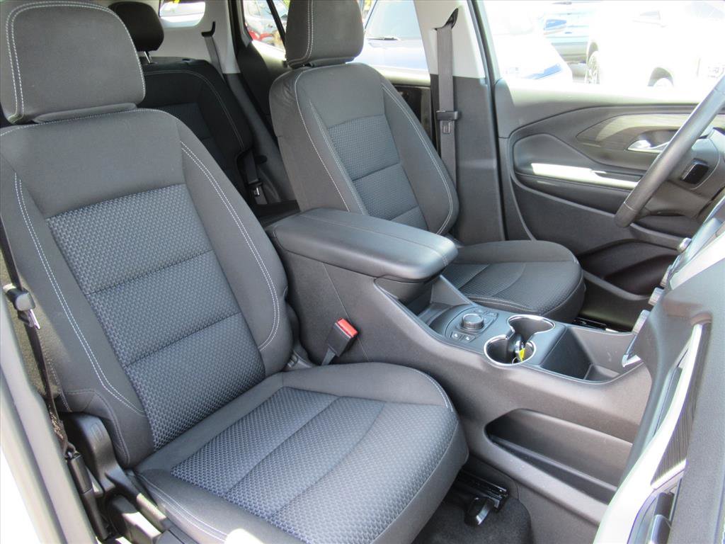 Used 2023 GMC Terrain SLE w/ Driver Convenience Package FWD image 9