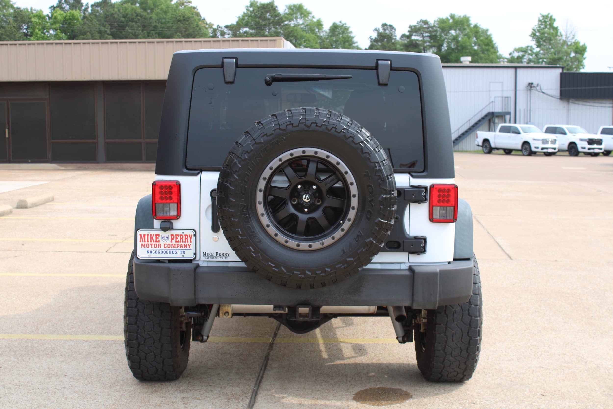 Used 2014 Jeep Wrangler Unlimited Rubicon w/ Connectivity Group AWD/4WD image 8