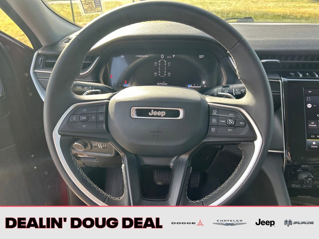 Used 2023 Jeep Grand Cherokee L Laredo image 16