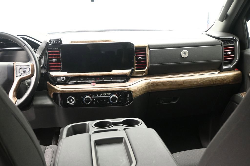 Used 2024 Chevrolet Silverado 1500 LT RWD image 14