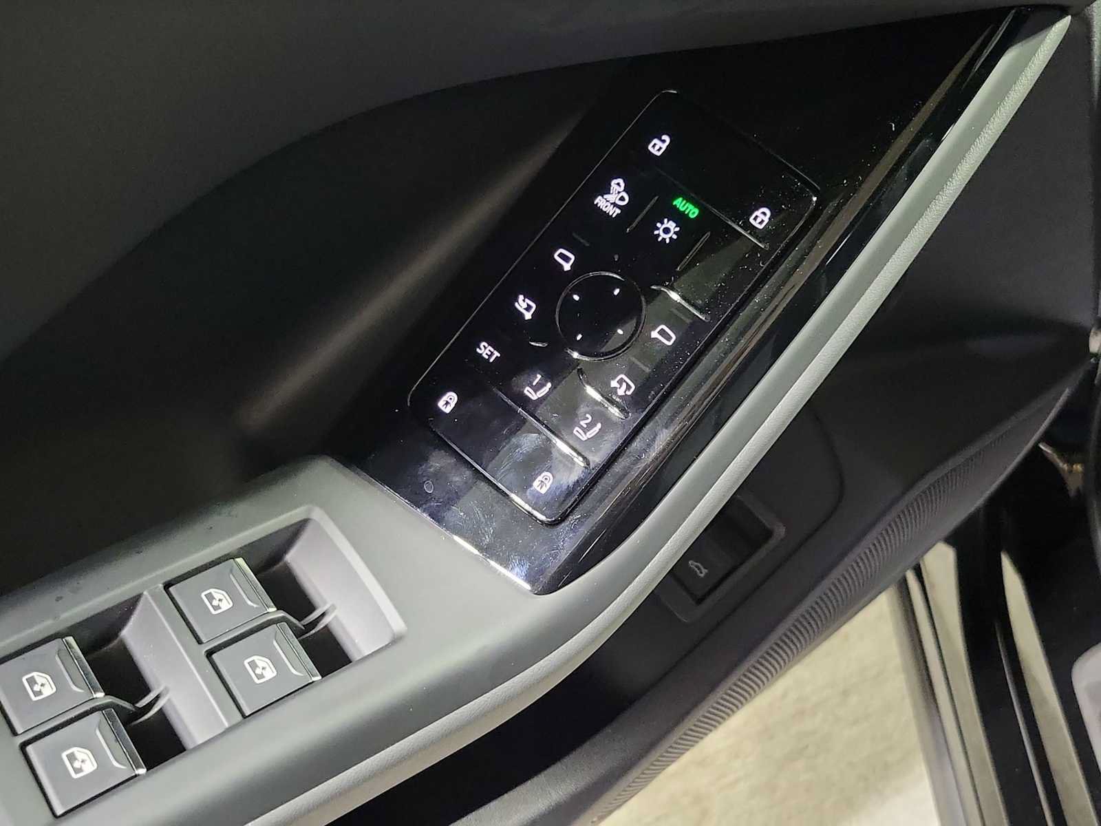 New 2027 Audi Q6 e-tron Premium Plus AWD/4WD image 13