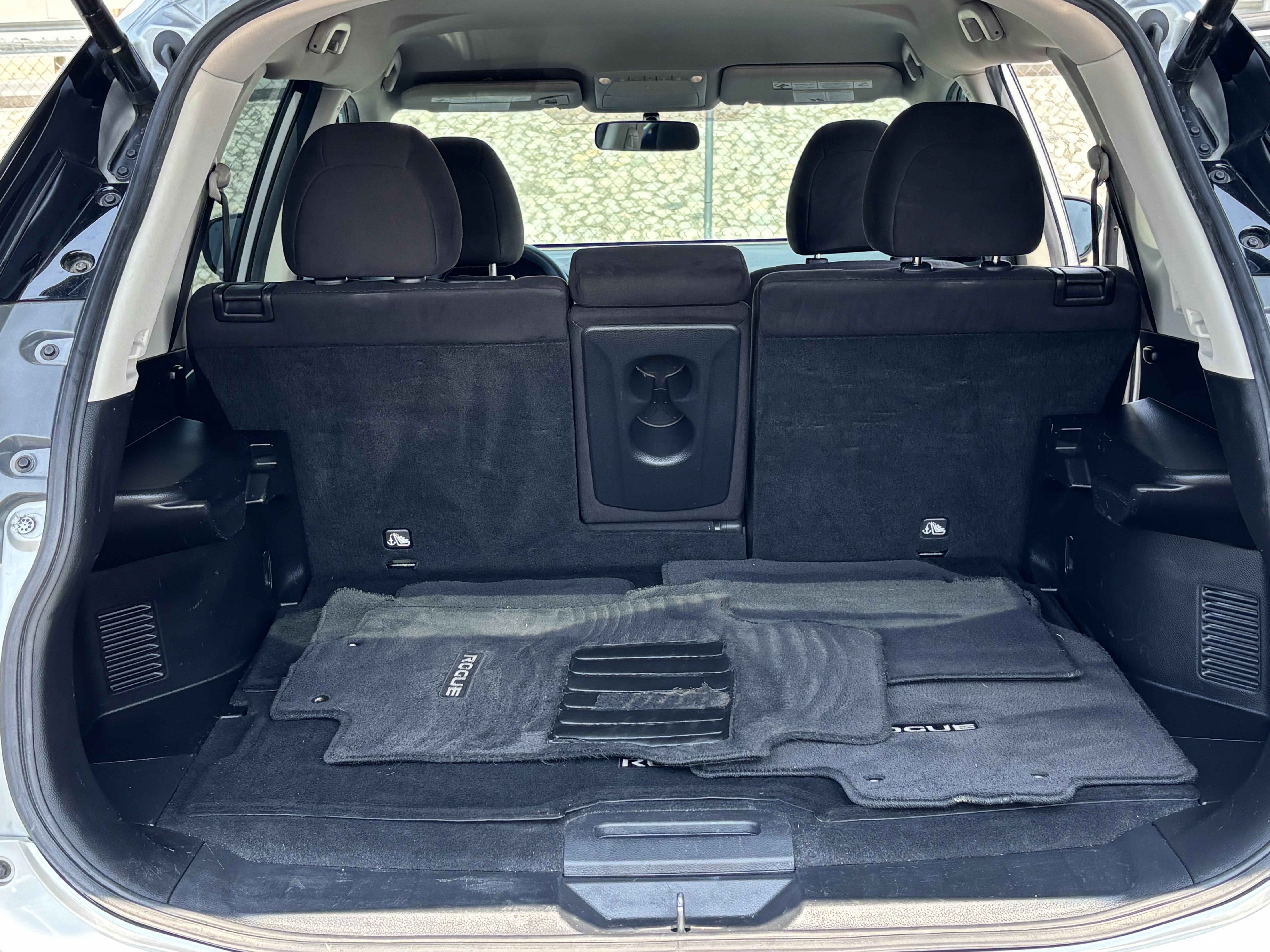 Used 2015 Nissan Rogue SV w/ SV Premium Package image 14