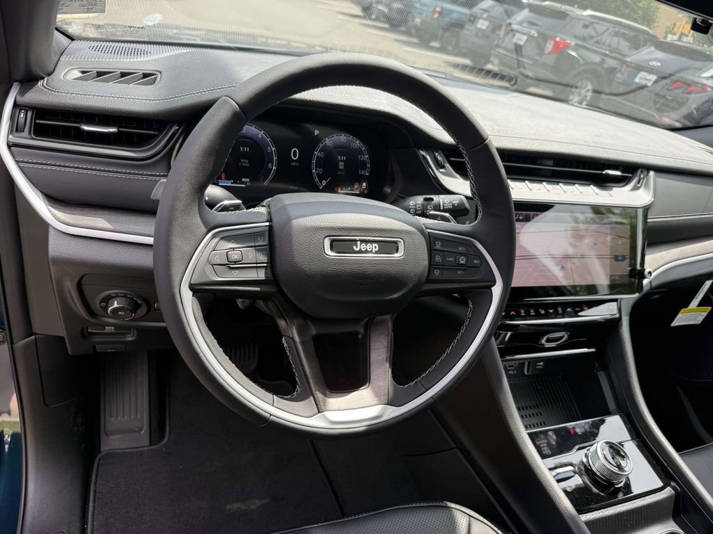 New 2027 Jeep Grand Cherokee Limited AWD/4WD image 2