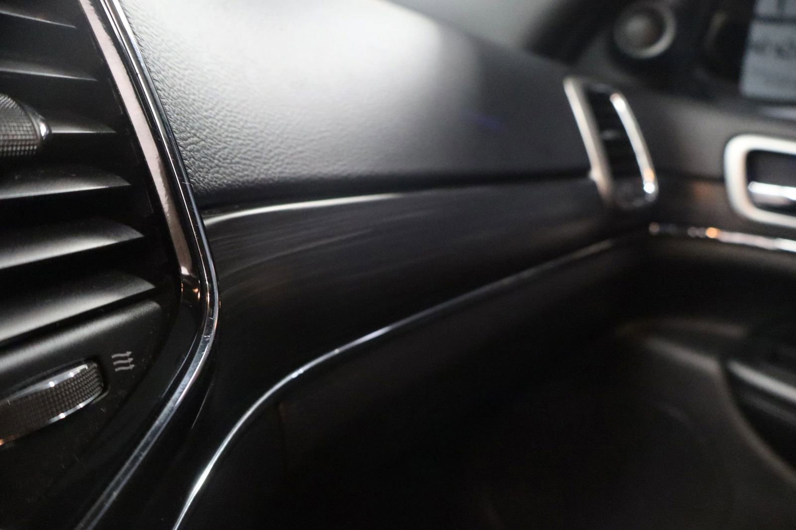 Used 2019 Jeep Grand Cherokee Limited image 28