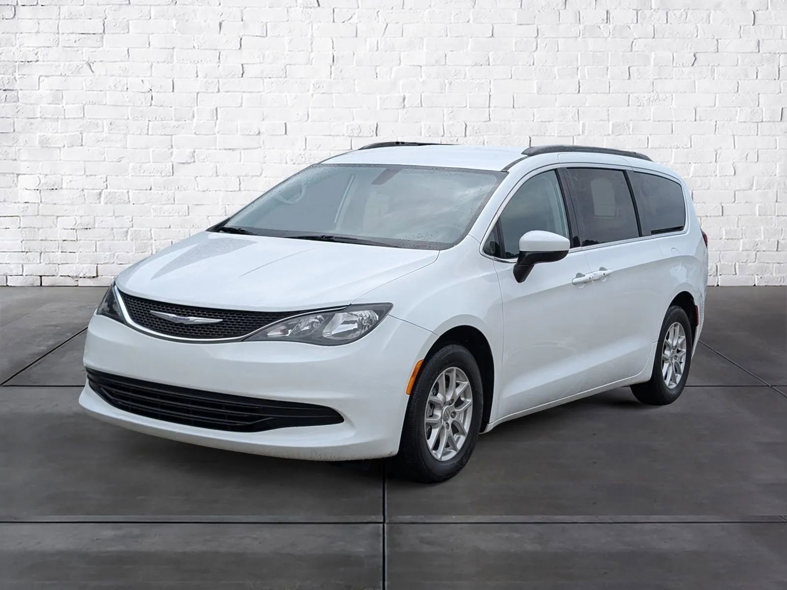 Used 2020 Chrysler Voyager Lxi image 5