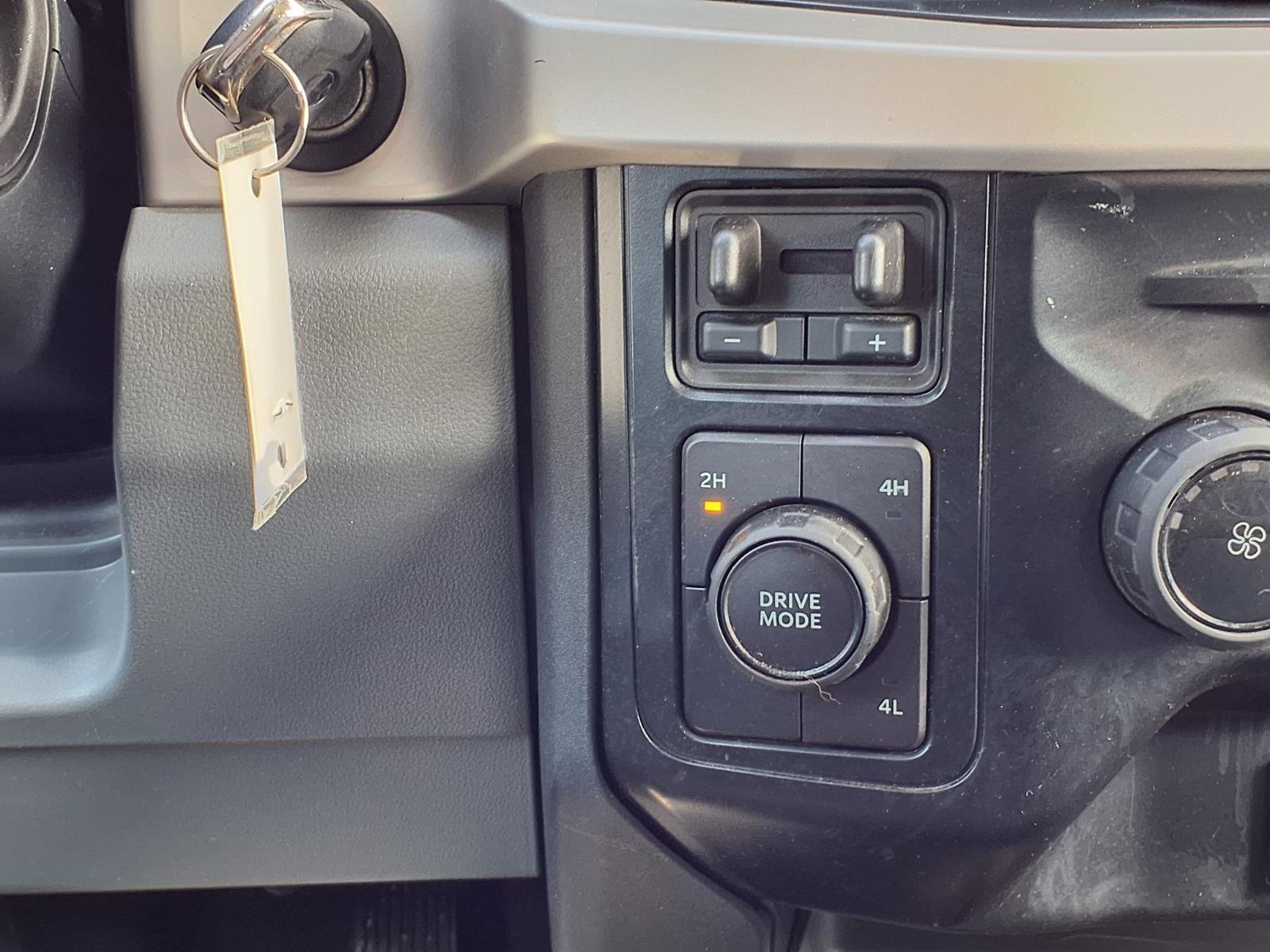 Used 2025 Ford F350 XLT image 13