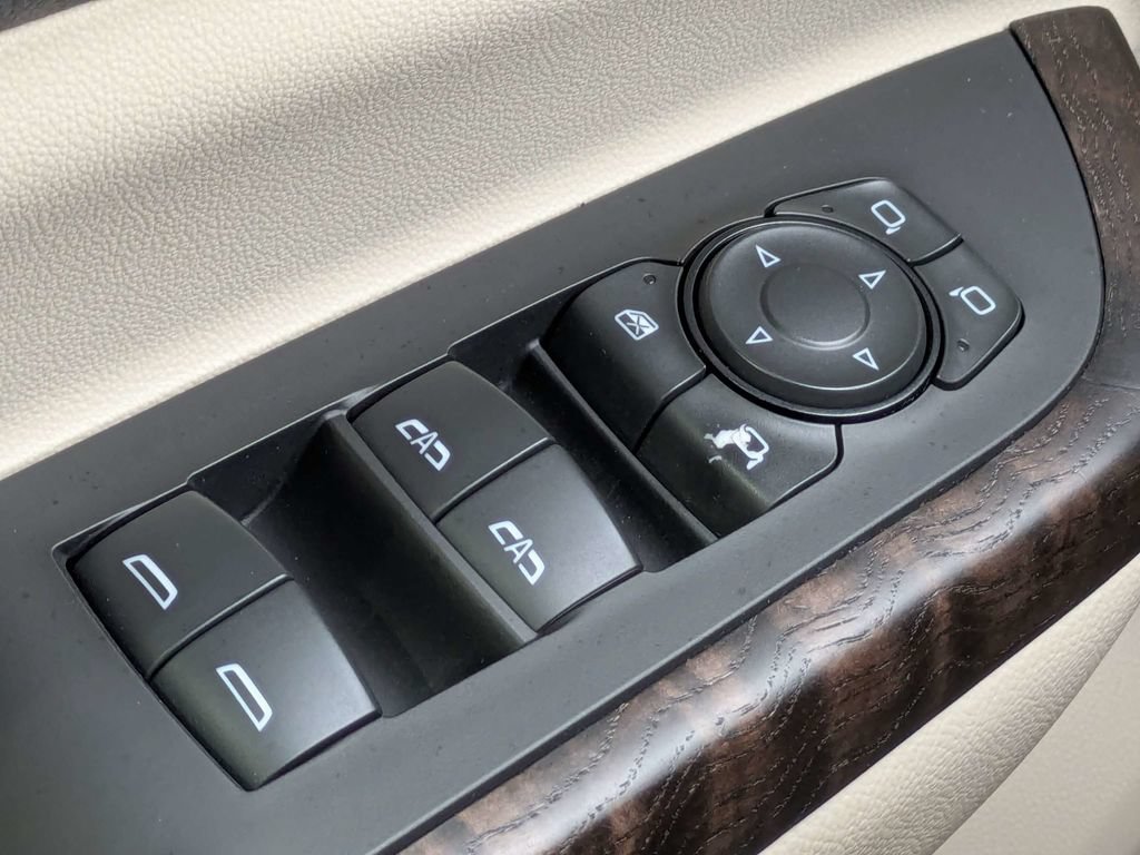 Used 2023 GMC Acadia Denali w/ Denali Ultimate Package FWD image 27