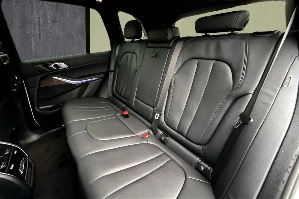 Used 2022 BMW X5 xDrive40i w/ Parking Assistance Package image 19