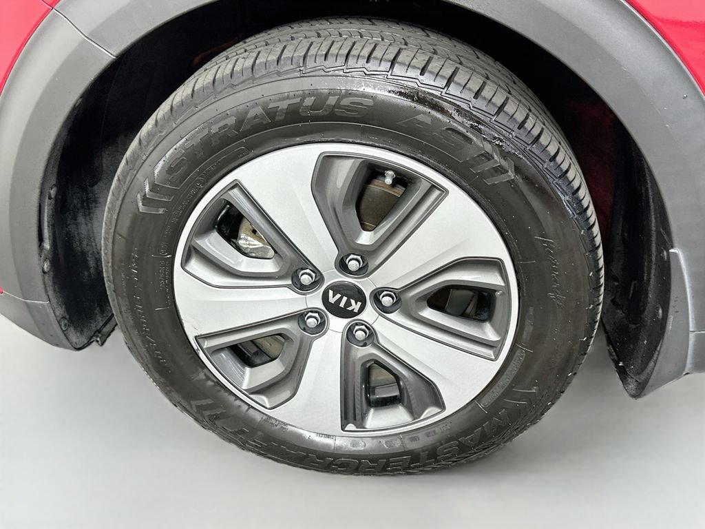 Used 2017 Kia Niro EX FWD image 30