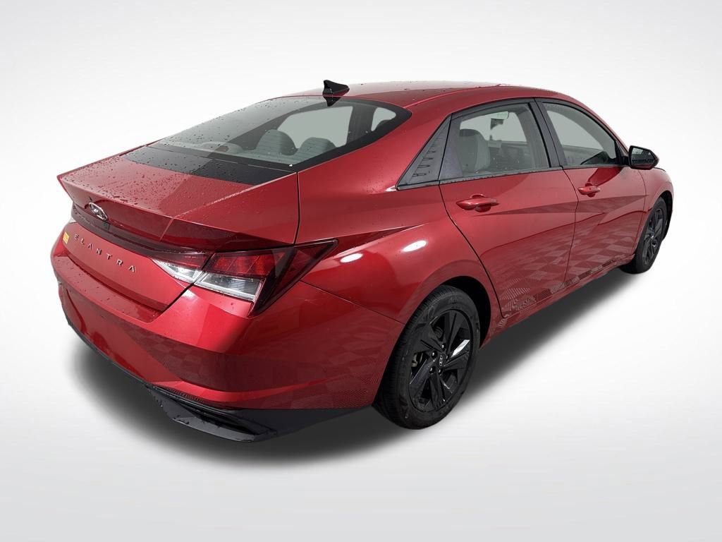 Certified 2023 Hyundai Elantra SEL image 3