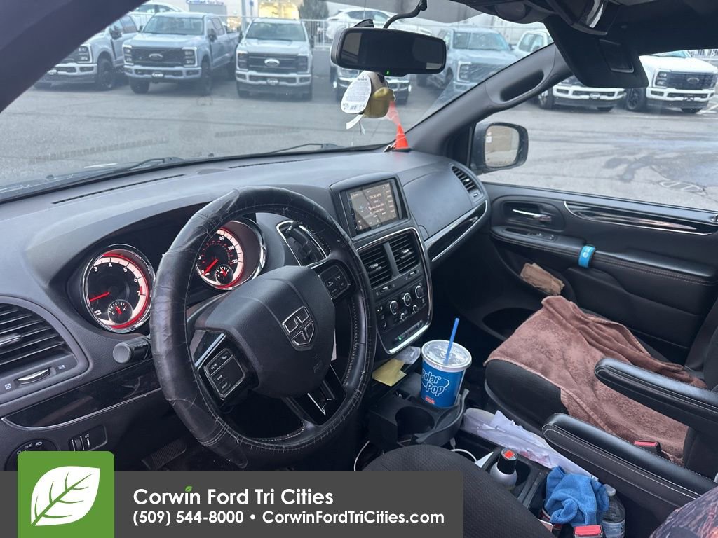 Used 2016 Dodge Grand Caravan SE image 2