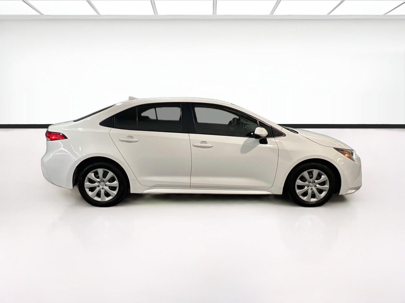 Used 2020 Toyota Corolla LE w/ Carpet Mat Package (TMS) FWD image 22