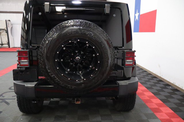 Used 2017 Jeep Wrangler Unlimited Sahara w/ Connectivity Group AWD/4WD image 12