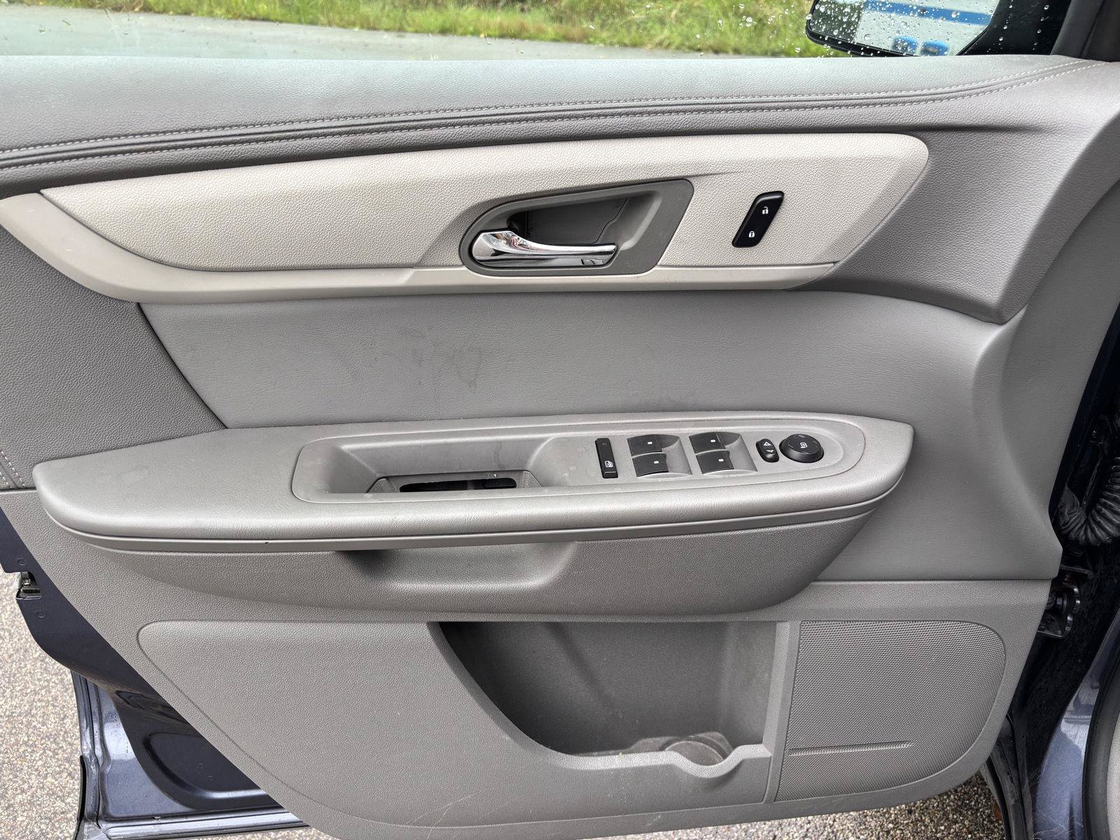 Used 2014 Chevrolet Traverse LS FWD image 12