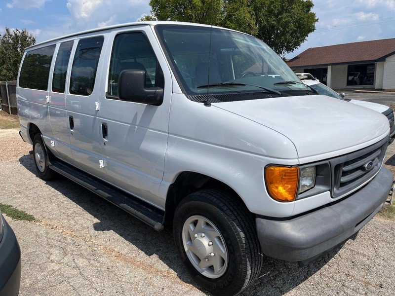 Used 2007 Ford E-150 and Econoline 150 XL RWD image 3