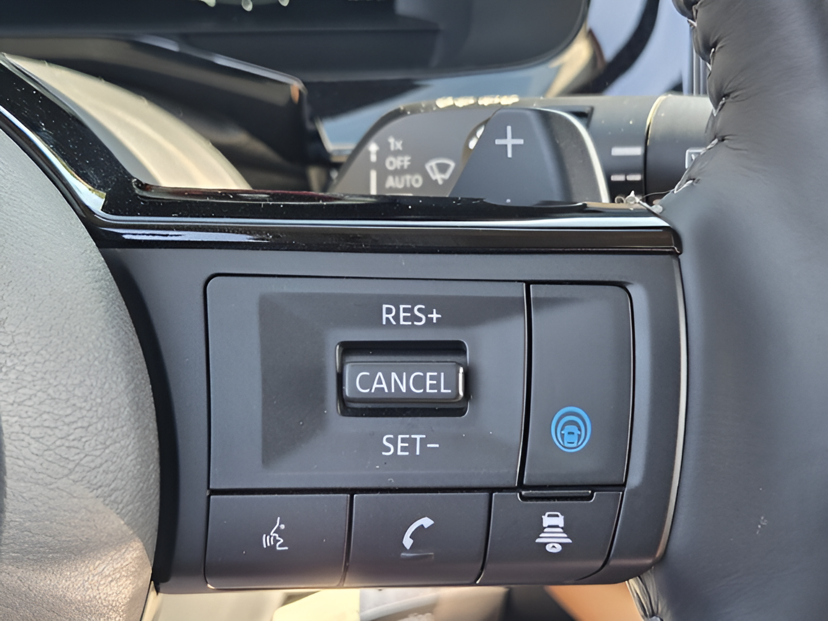 Used 2024 Nissan Pathfinder Platinum FWD image 21