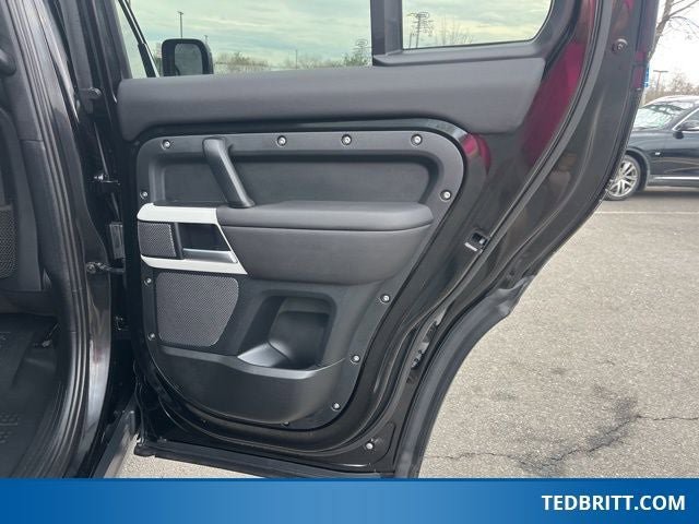 Used 2024 Land Rover Defender 110 SE AWD/4WD image 19