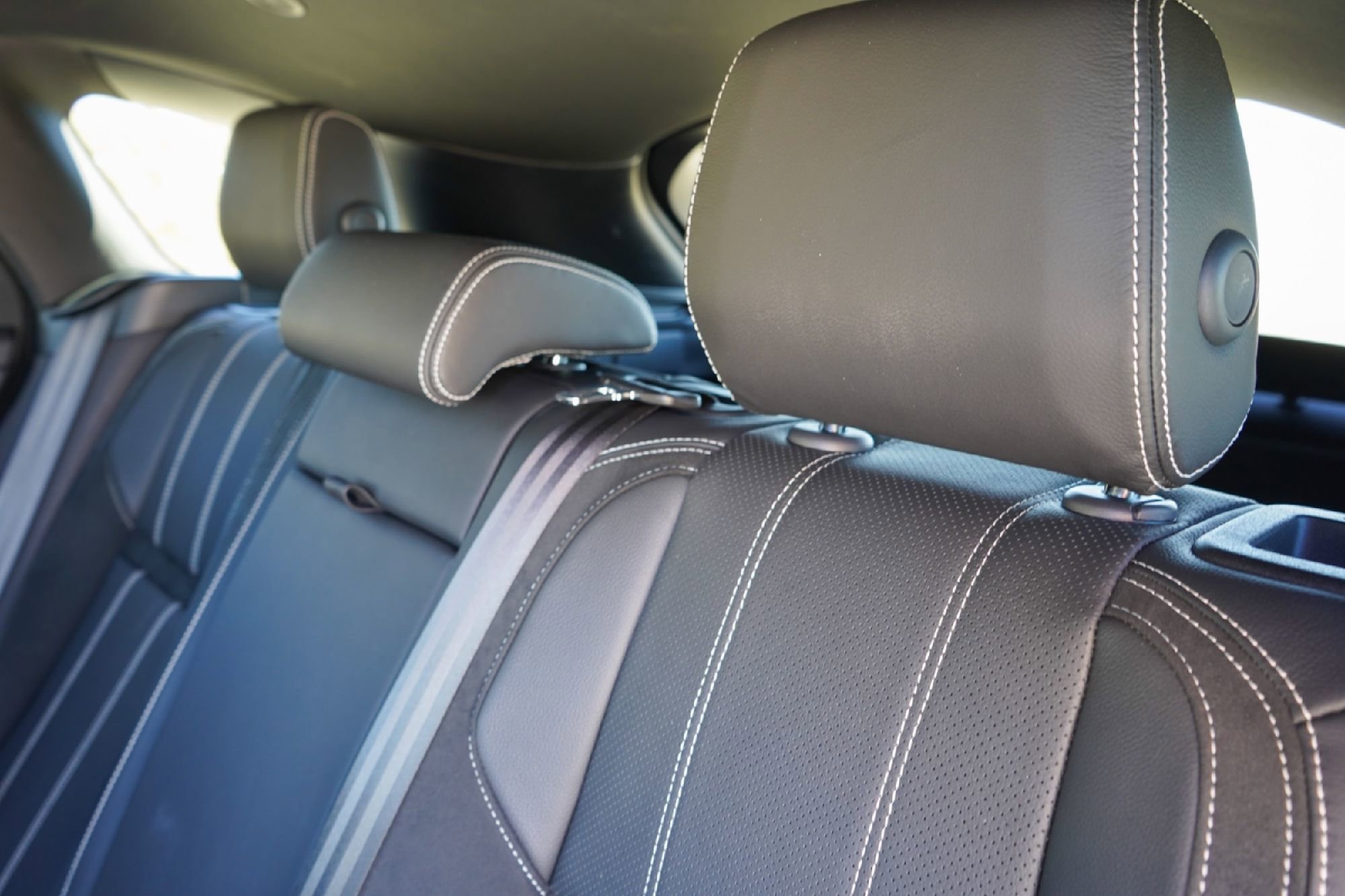 Used 2023 Land Rover Range Rover Velar R-Dynamic S image 23