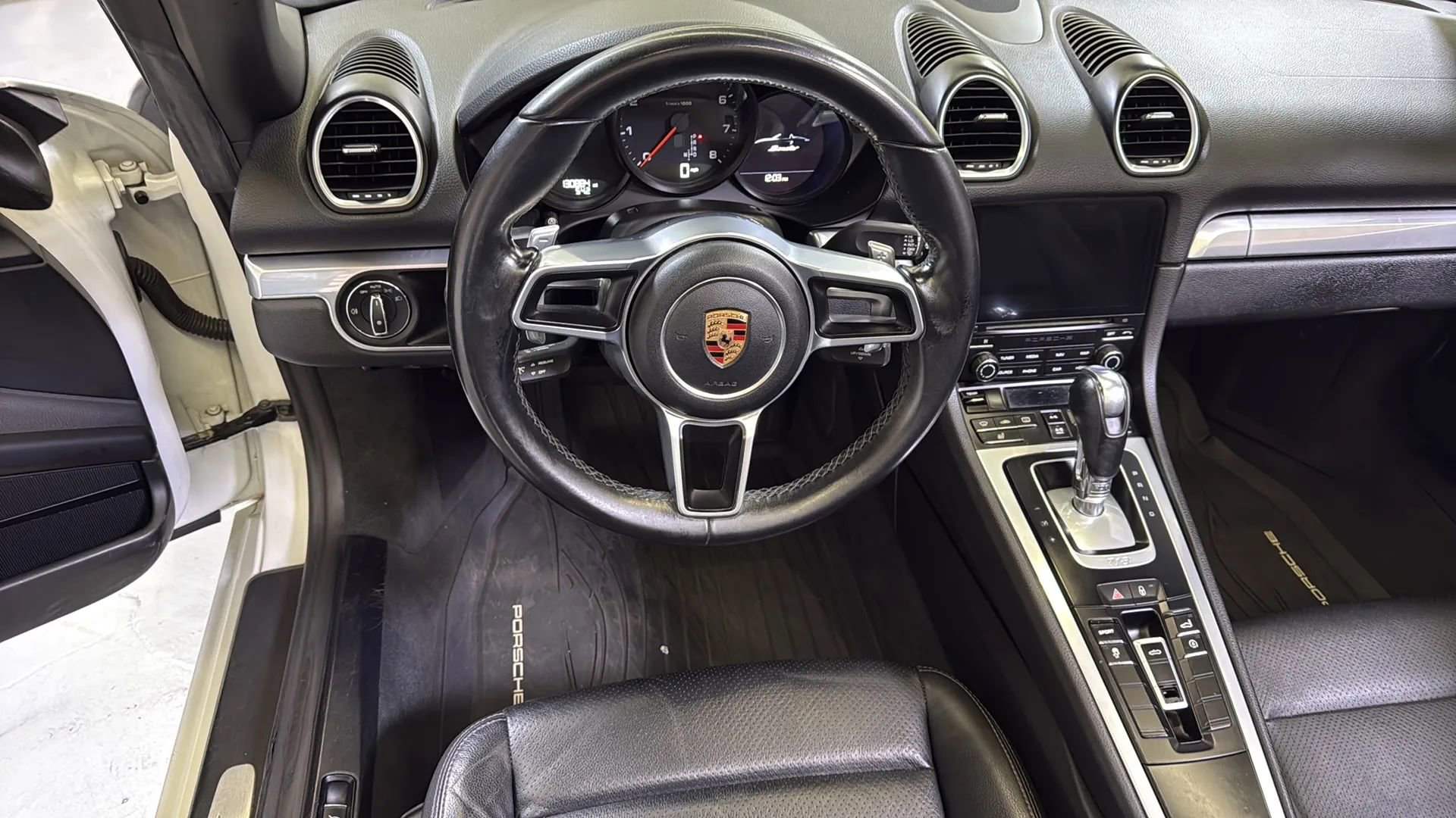 Used 2018 Porsche 718 Boxster RWD image 14