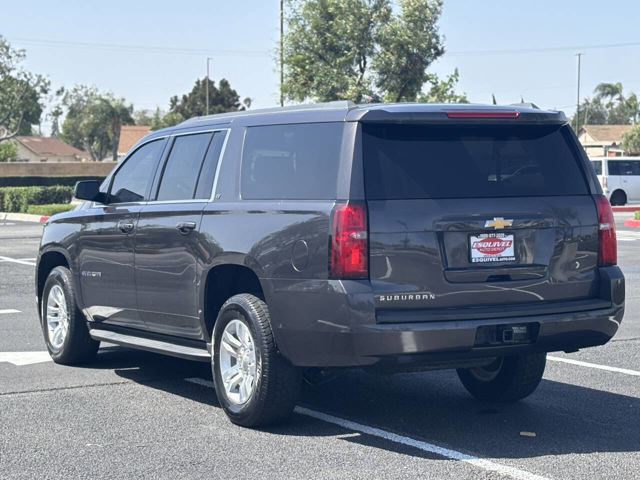 Used 2018 Chevrolet Suburban LT AWD/4WD image 7