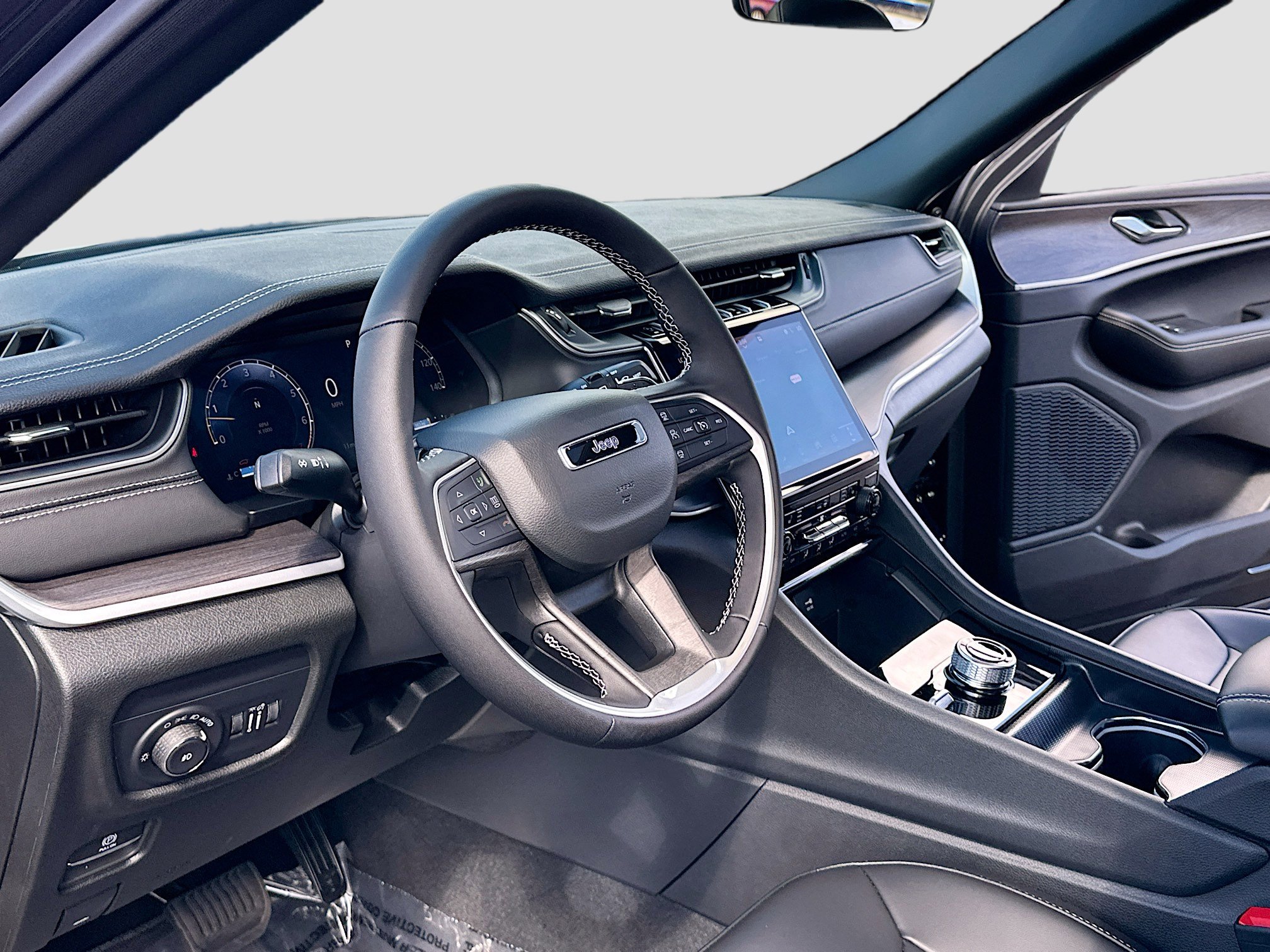 New 2025 Jeep Grand Cherokee L Limited image 4
