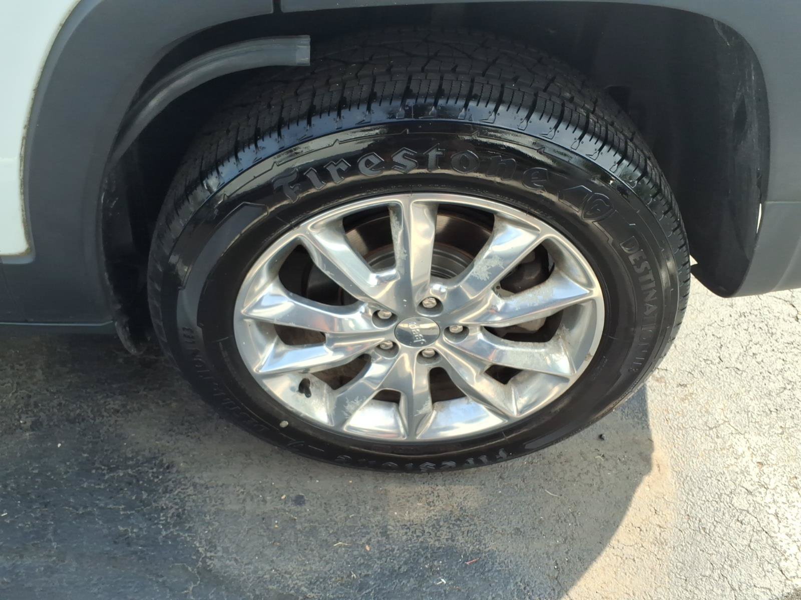 Used 2017 Jeep Cherokee Limited AWD/4WD image 8