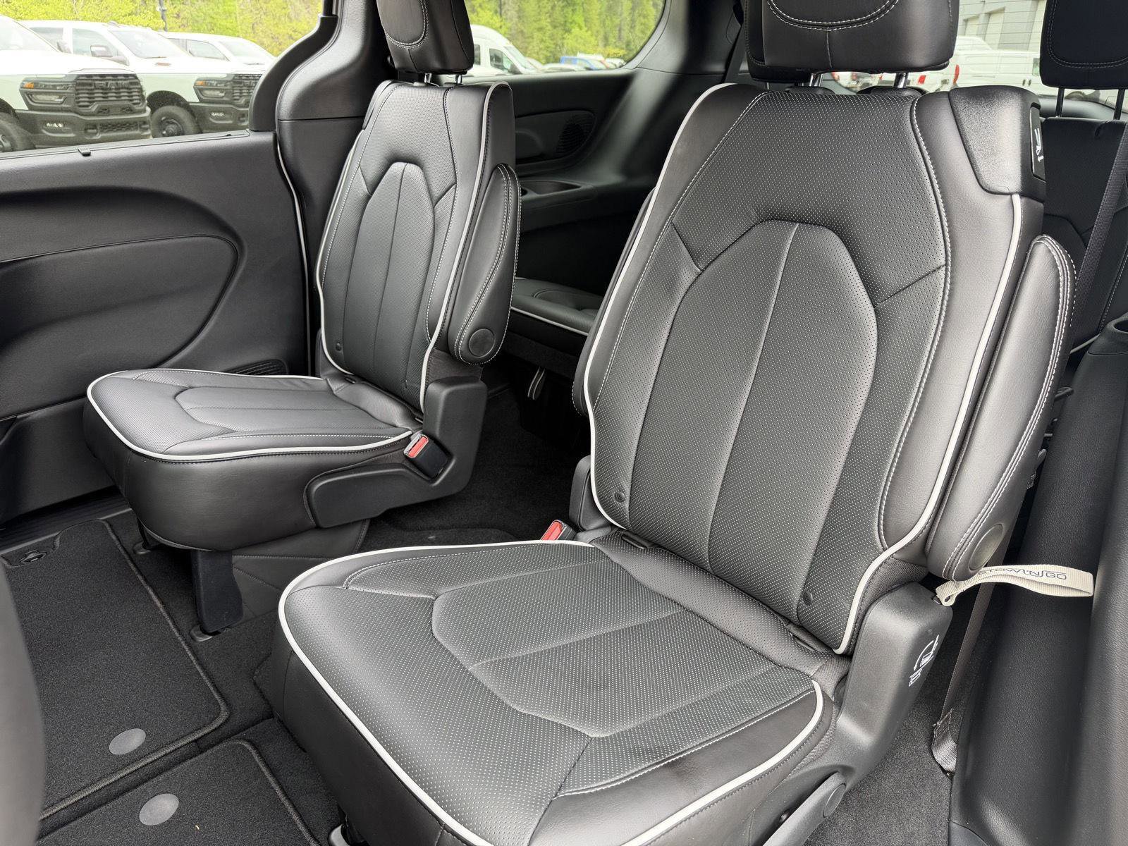 New 2026 Chrysler Pacifica Limited w/ S Appearance Package image 16