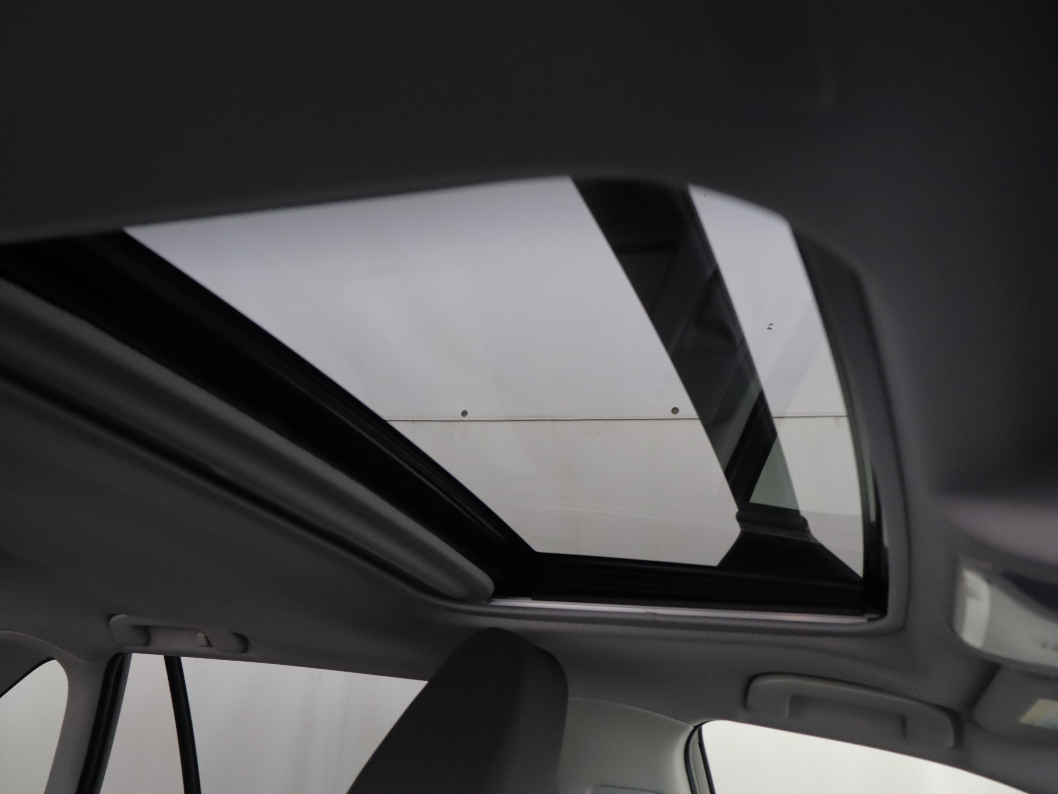 Used 2025 Toyota RAV4 XLE w/ Convenience Package image 3