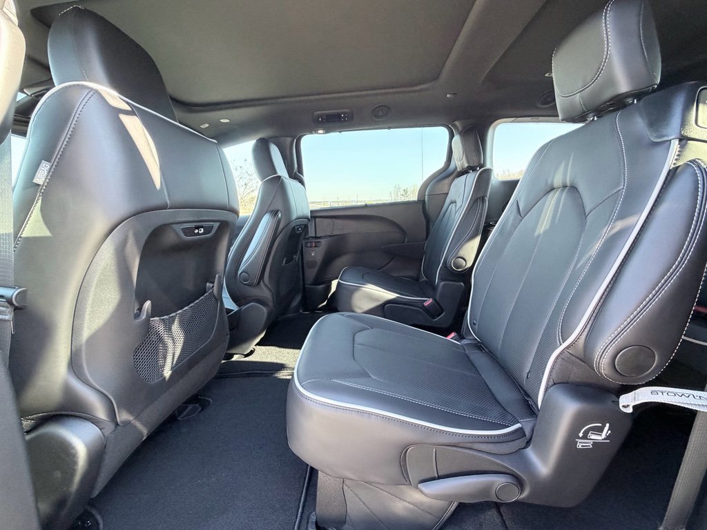 New 2026 Chrysler Pacifica Limited image 23