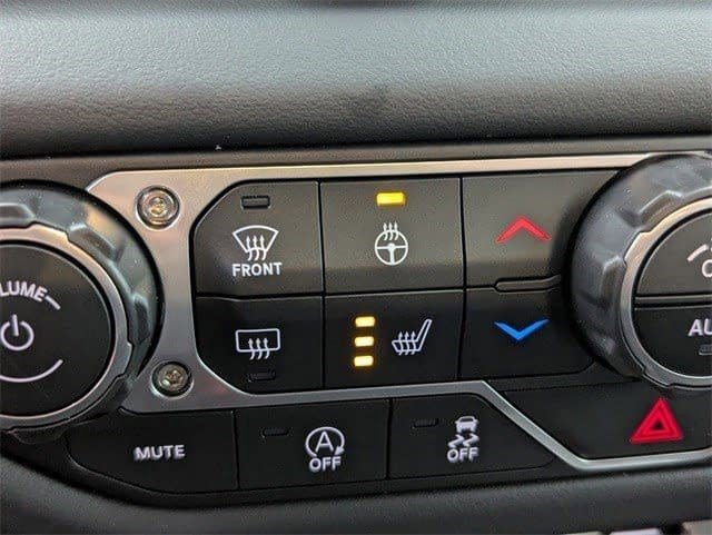 Used 2026 Jeep Wrangler Unlimited Rubicon w/ Technology Group image 26