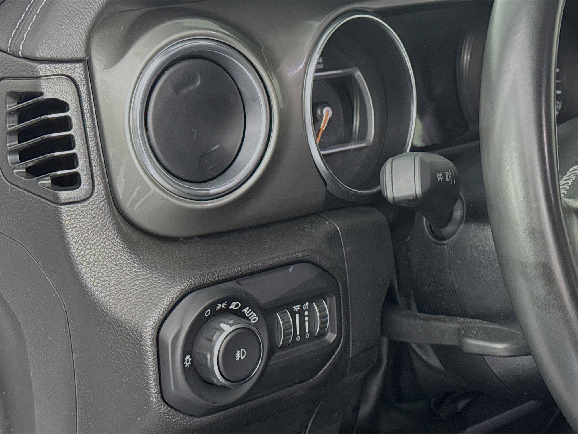 Used 2022 Jeep Wrangler Unlimited Sahara AWD/4WD image 10