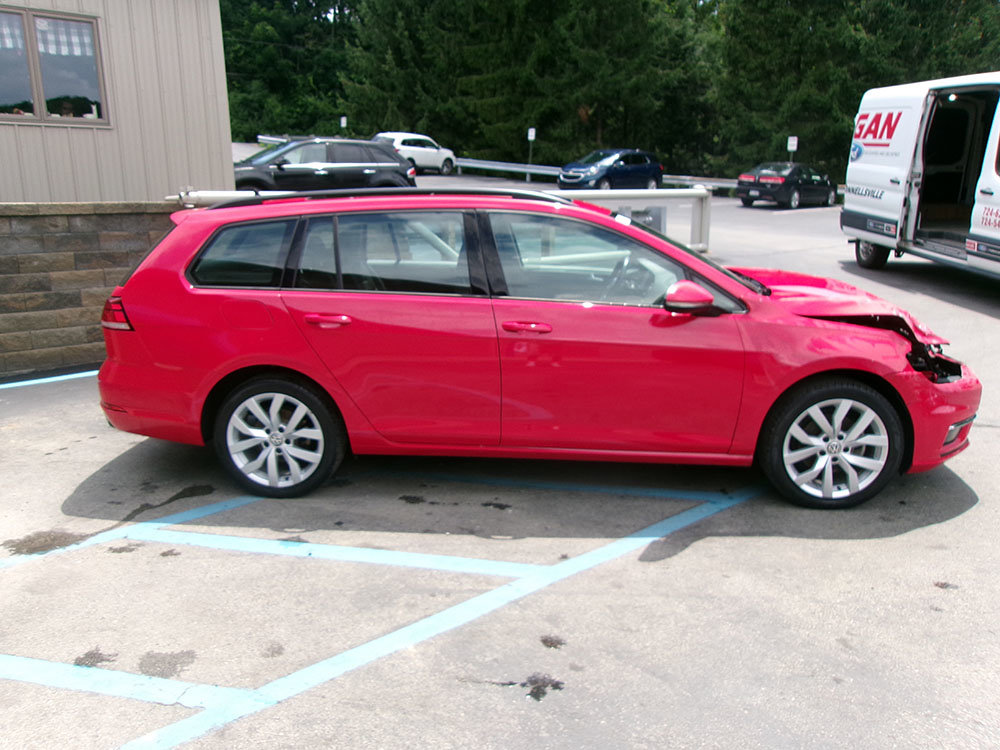 Used 2019 Volkswagen Golf S image 7