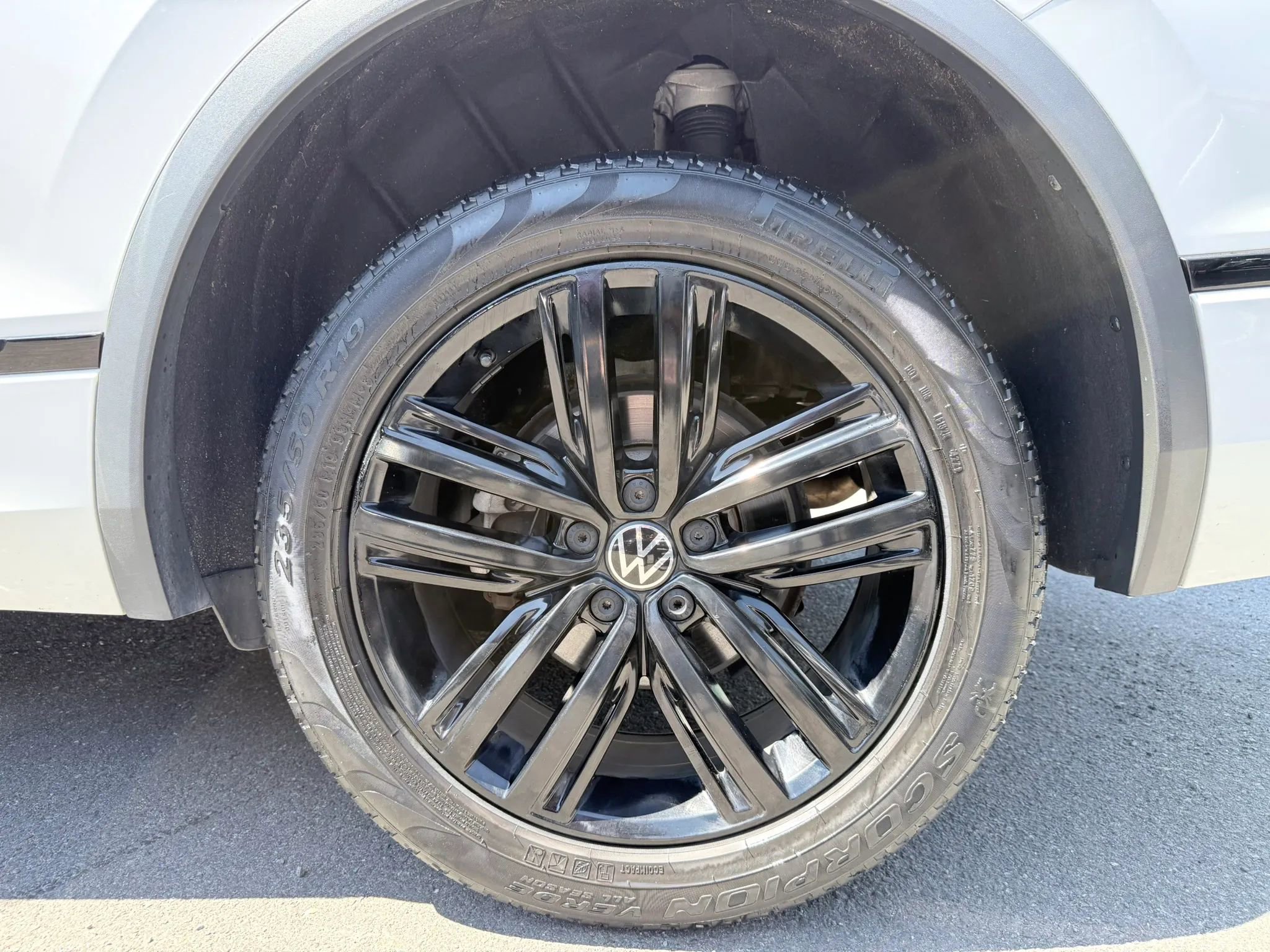 Used 2022 Volkswagen Tiguan SE R-Line AWD/4WD image 8