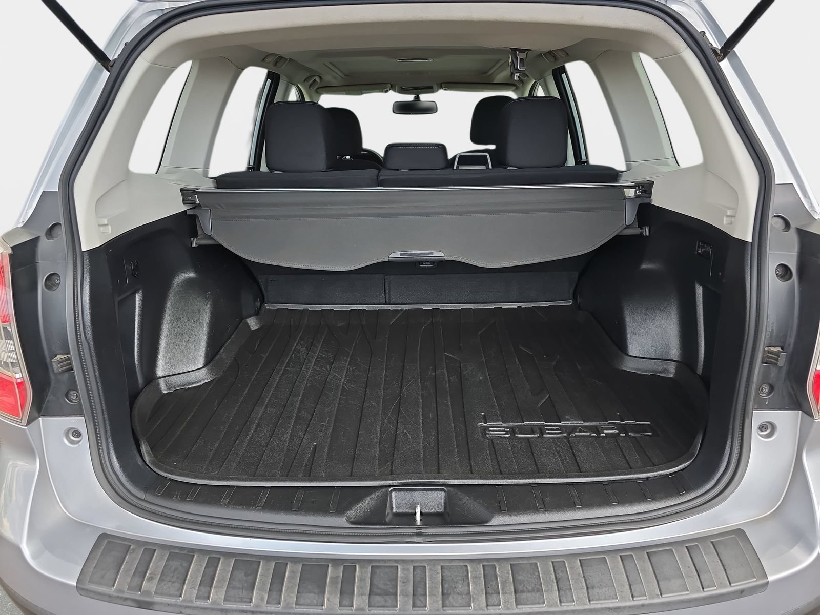 Used 2016 Subaru Forester 2.5i Premium w/ All-Weather Package AWD/4WD image 14