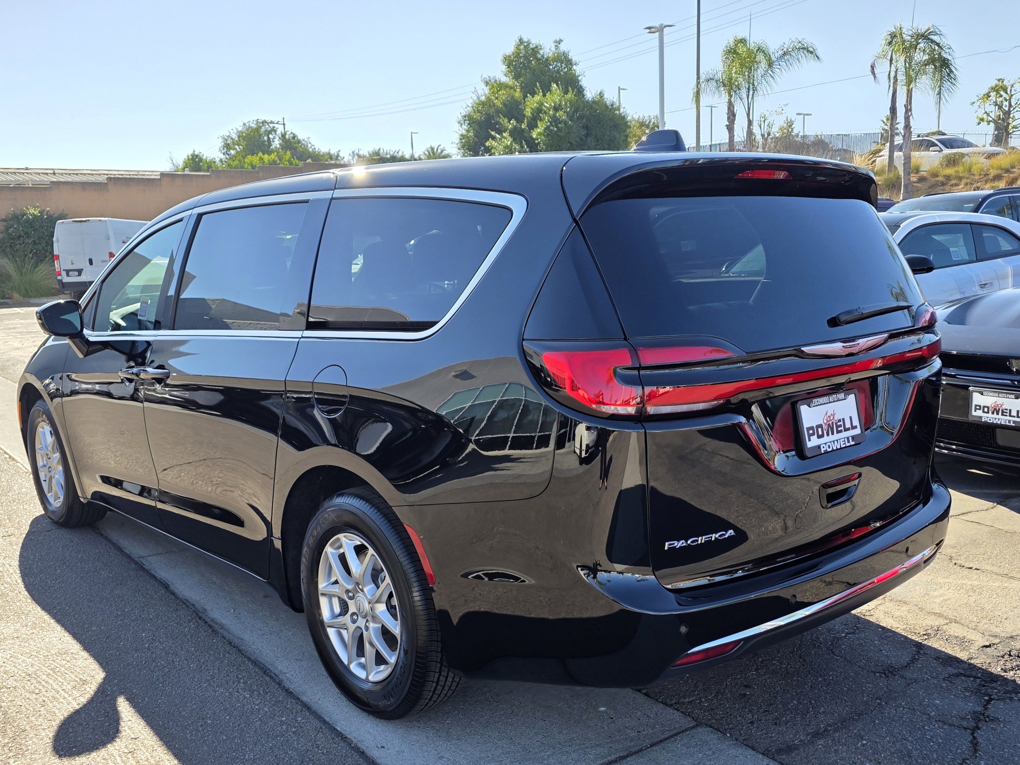 New 2026 Chrysler Pacifica Select FWD image 3