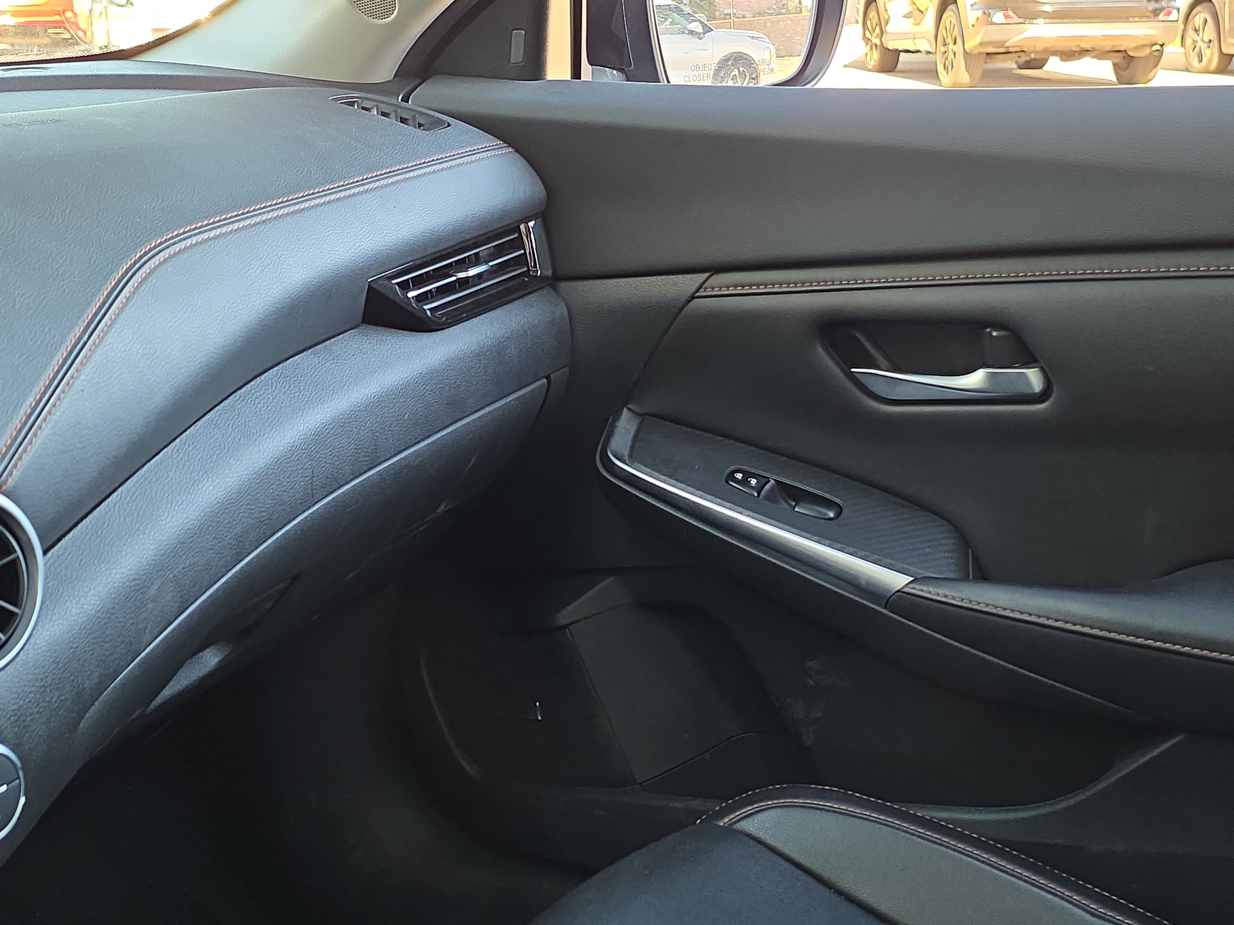 Used 2022 Nissan Sentra SR w/ SR Premium Package image 16