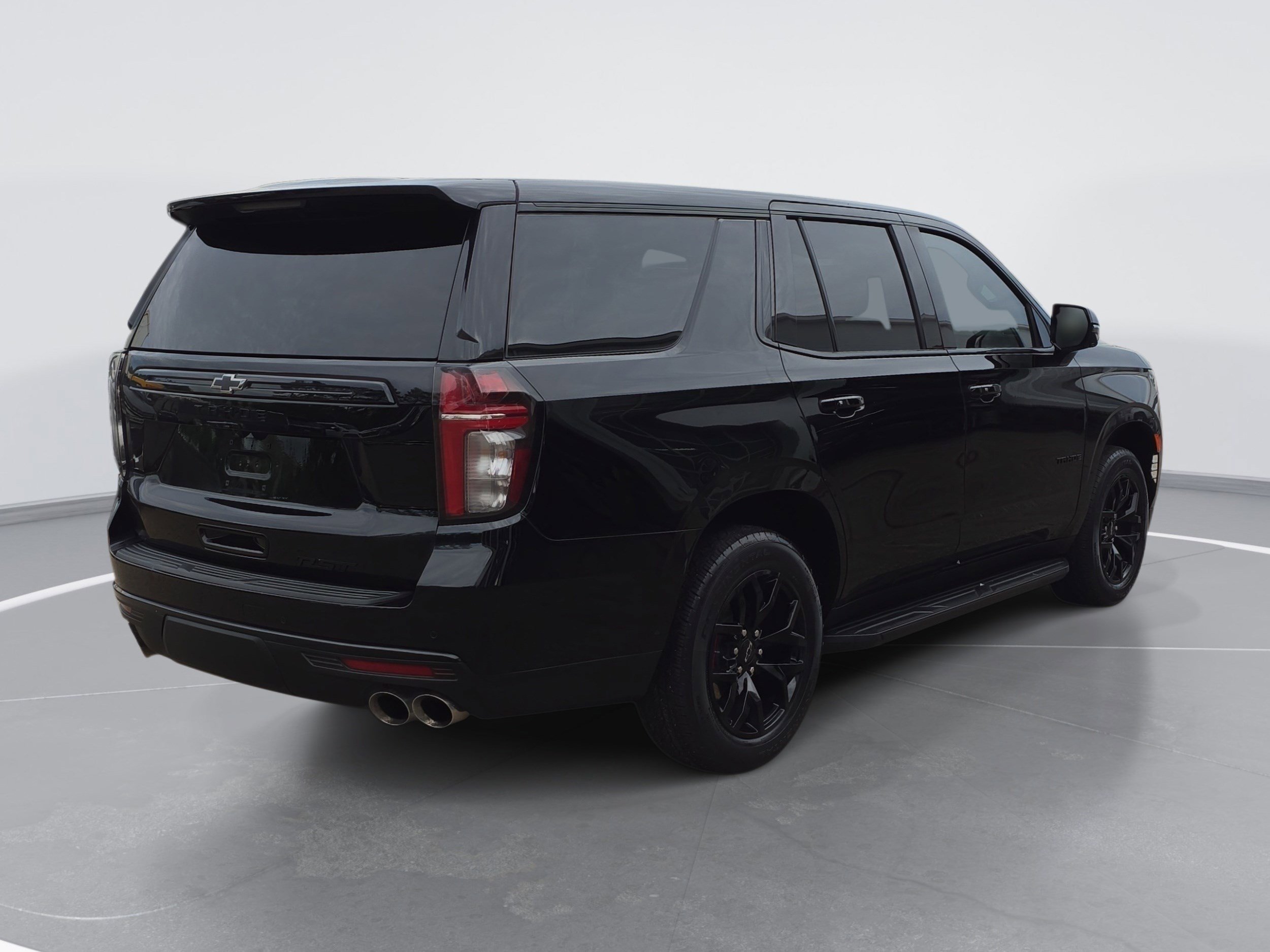 Used 2024 Chevrolet Tahoe RST w/ RST Performance Edition AWD/4WD image 3