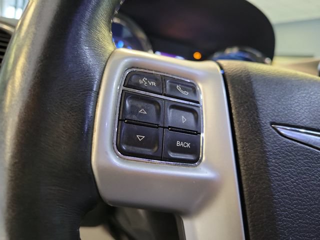 Used 2016 Chrysler Town & Country Touring FWD image 13