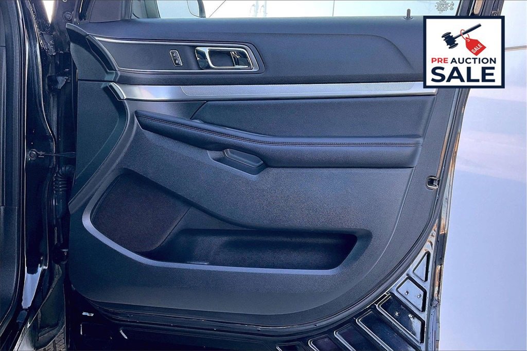 Used 2018 Ford Explorer XLT image 23