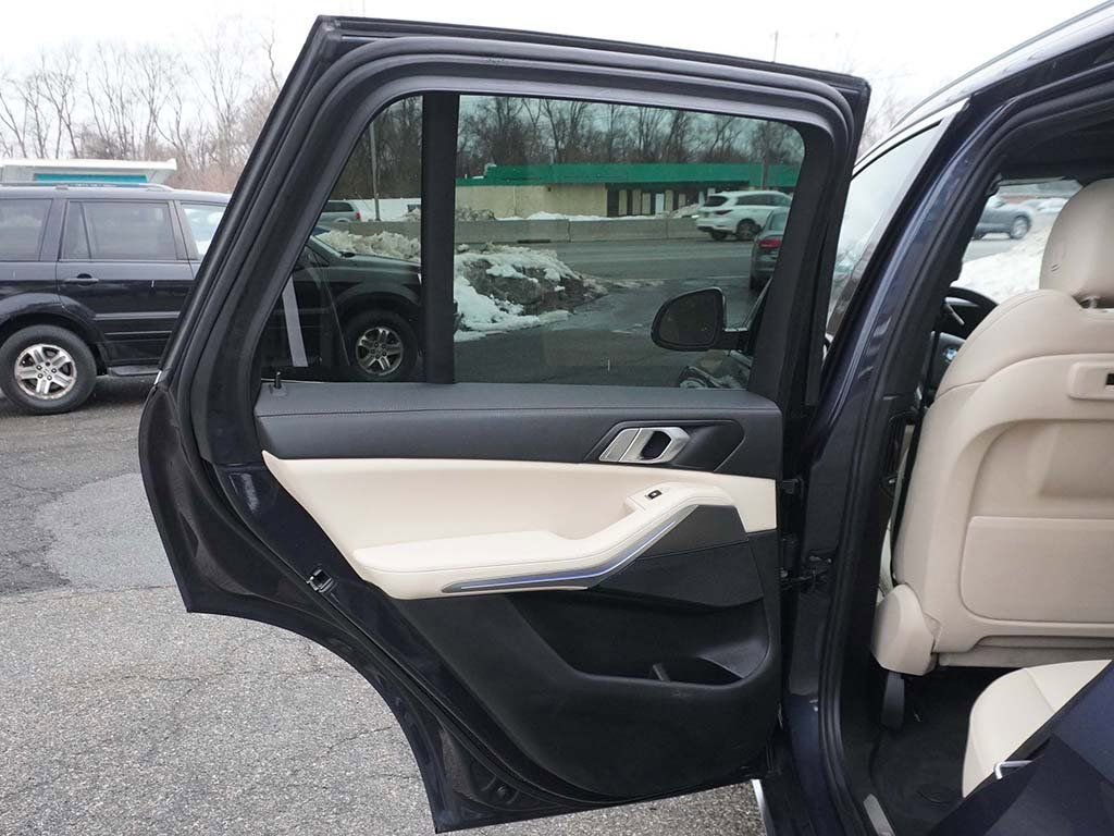 Used 2022 BMW X5 xDrive40i w/ Premium Package AWD/4WD image 32