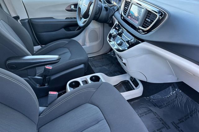 Certified 2023 Chrysler Voyager LX image 19
